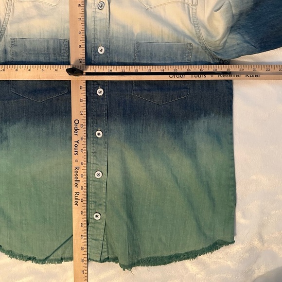 Free People Ombre Frayed Hem Chambray Denim Button Down Shirt Women M blue green - Picture 6 of 9
